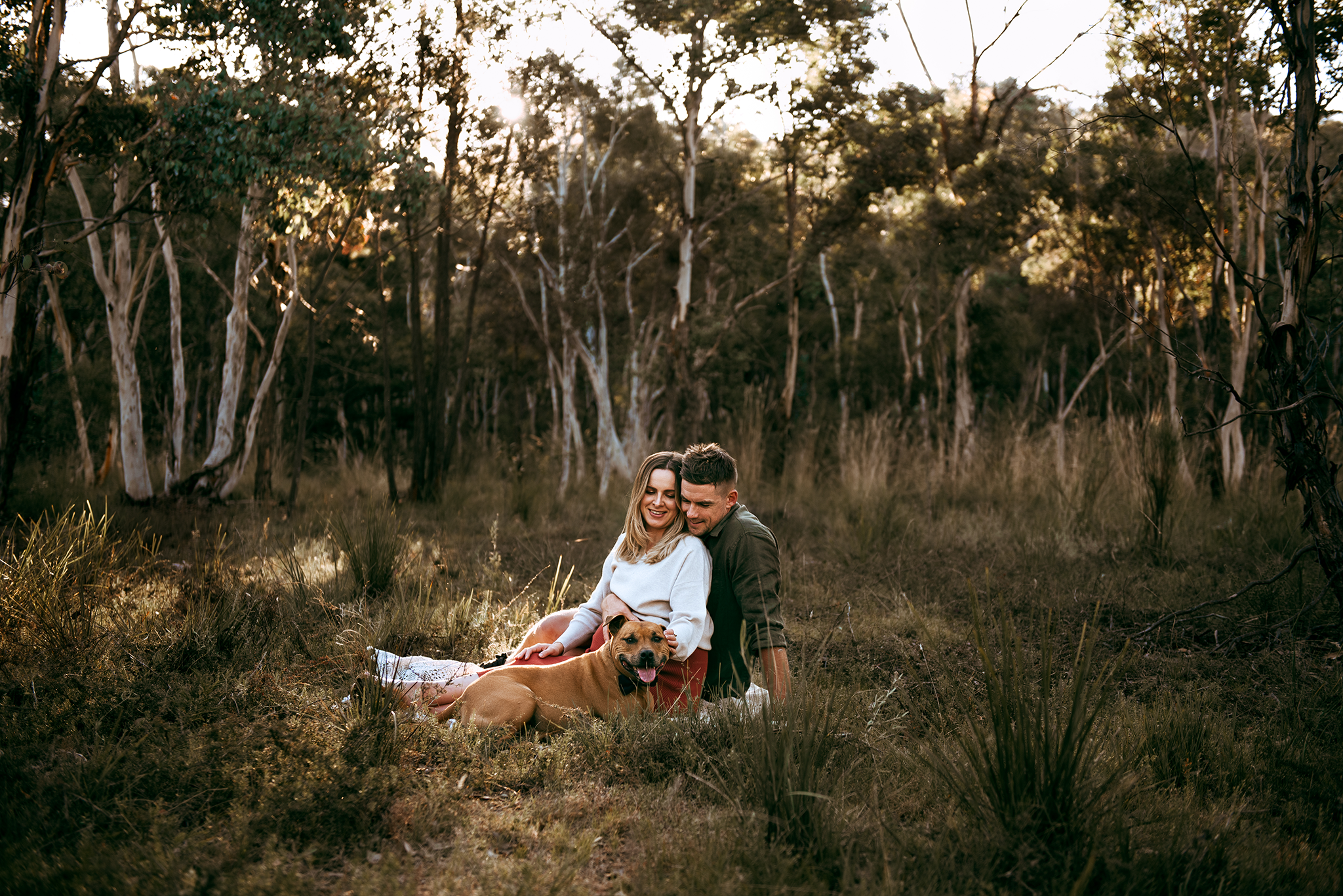 canberra maternity photographer expecting mum and dad cuddling